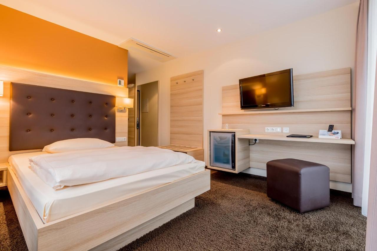 Hotel Bacchus Бенсхайм Екстериор снимка