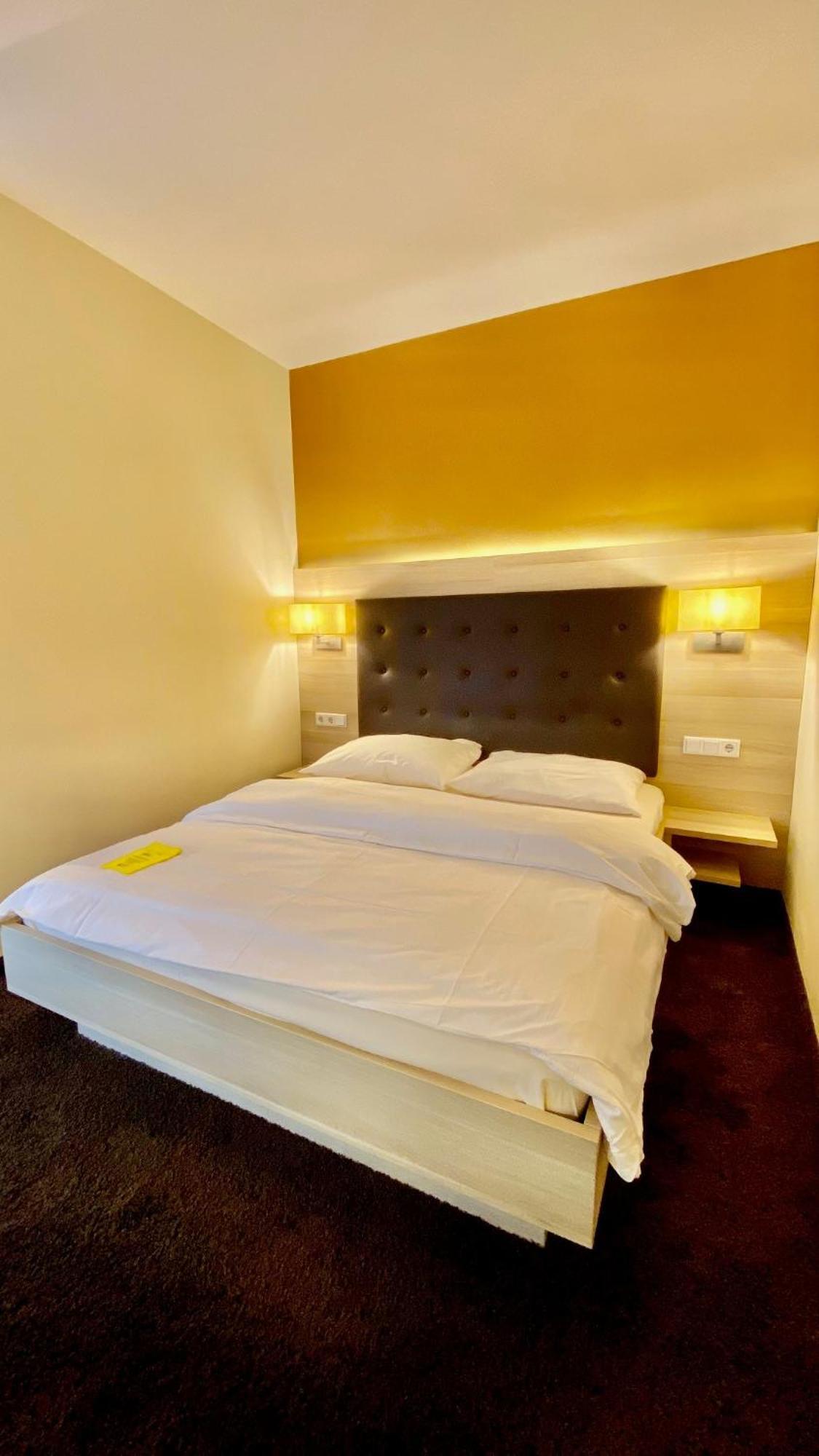 Hotel Bacchus Бенсхайм Стая снимка