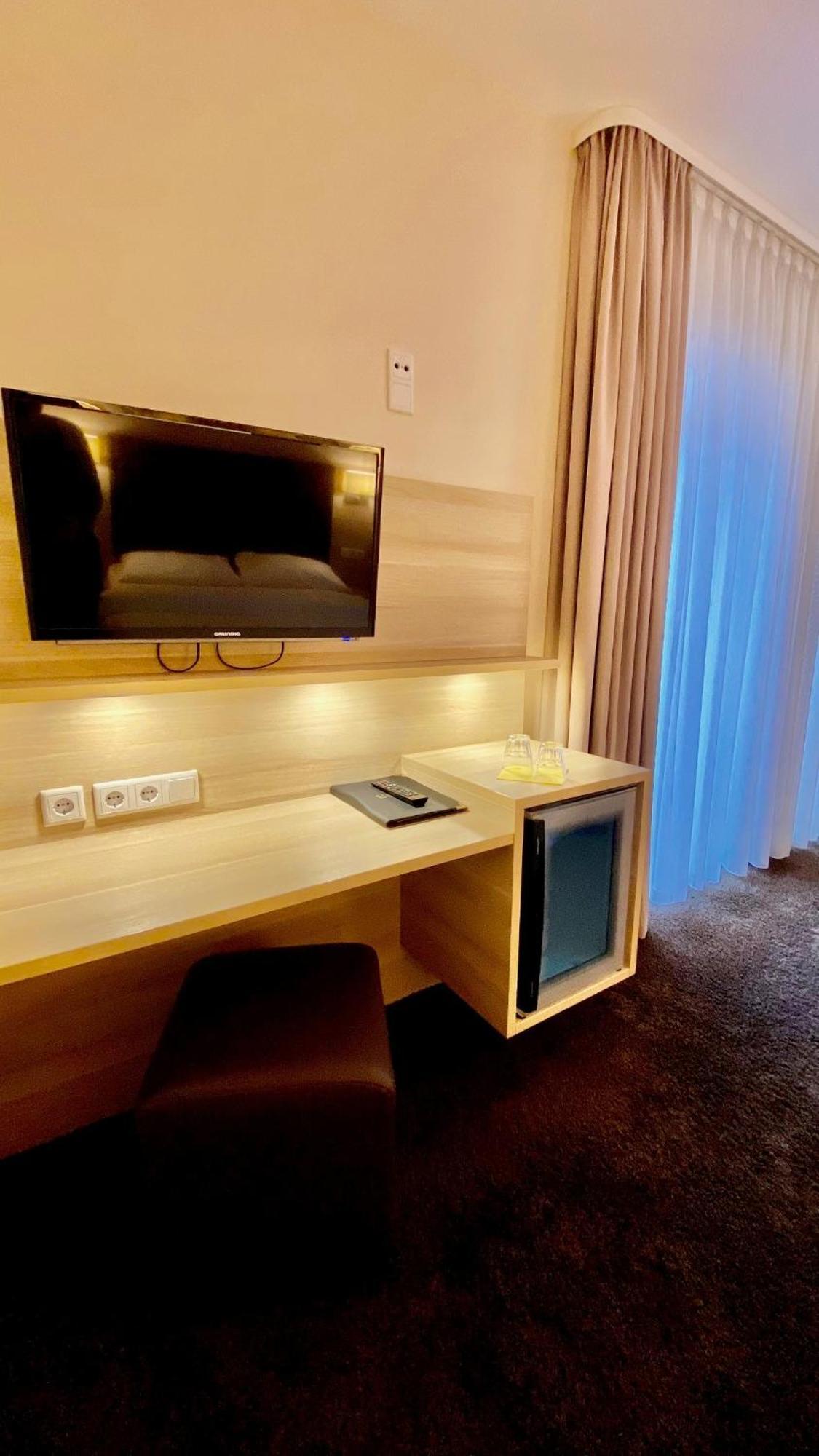 Hotel Bacchus Бенсхайм Стая снимка