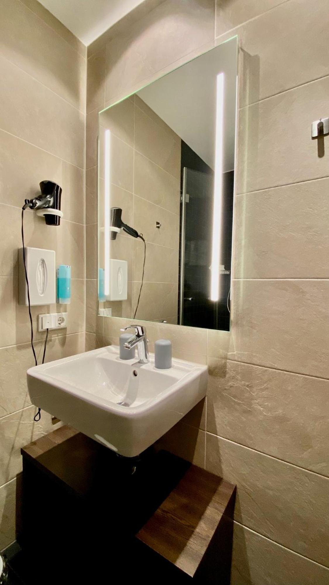 Hotel Bacchus Бенсхайм Стая снимка